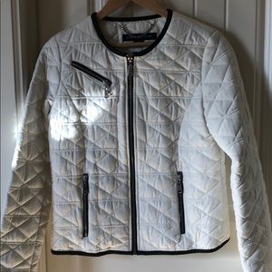 Chic white/black quilted jacket